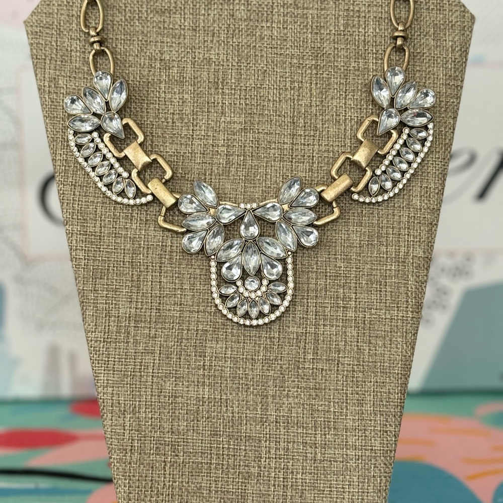 Elegant Gold and crystal Necklace